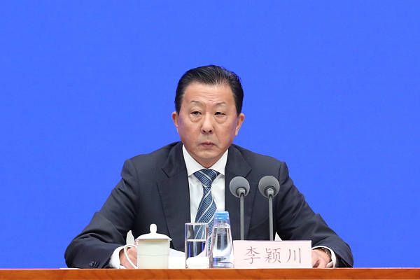 谈到这次交易，史蒂文;斯皮尔伯格表示：;《系统》是一个原创的，令人激动的故事，也是一部非常安培林的电影